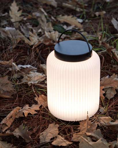 [AA7244S01] VERONA : Lampe de table d'extérieur en polyéthylène et métal avec finition noire