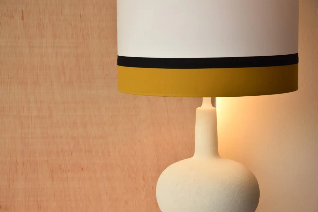 lampe-de-table-en-ceramique-ana-avec-abat-jour (2).webp