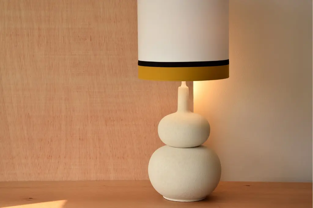 lampe-de-table-en-ceramique-ana-avec-abat-jour.webp