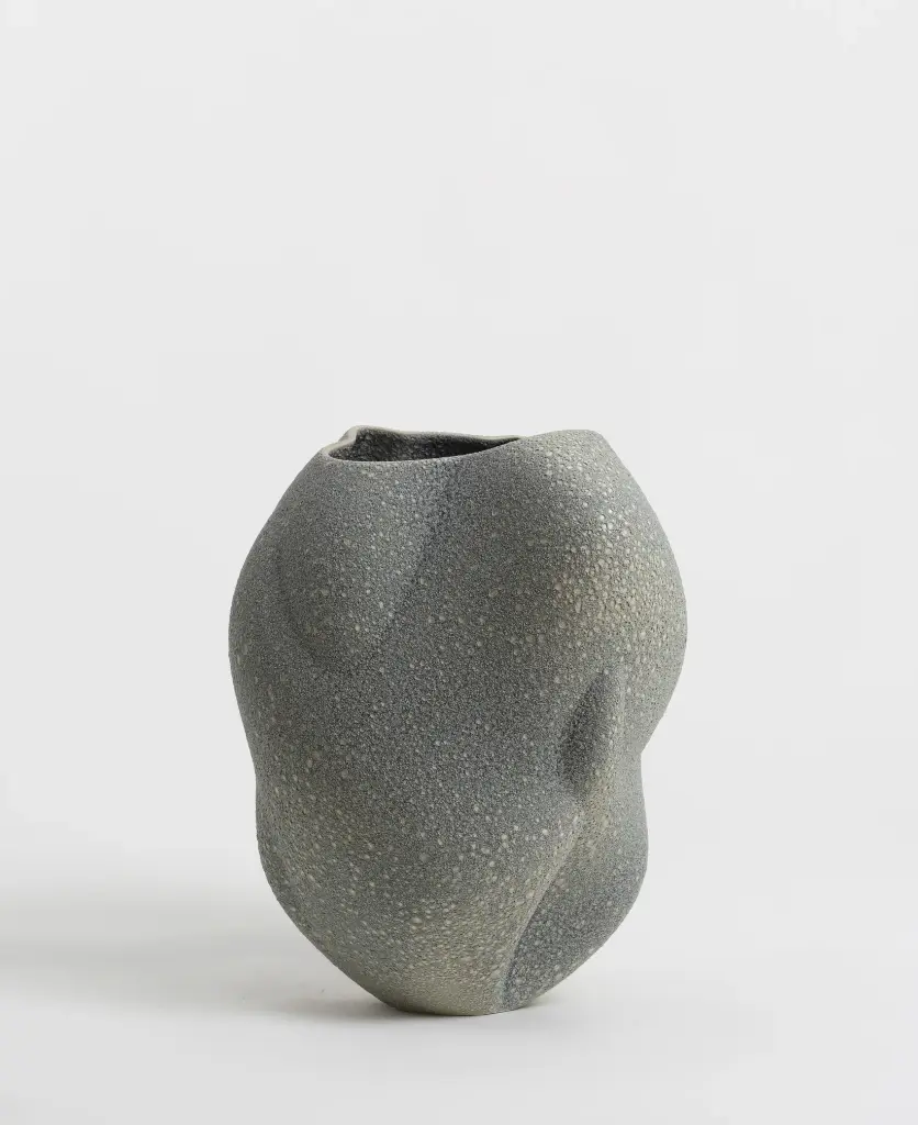 the_embrace_volcanic_grey_03.webp