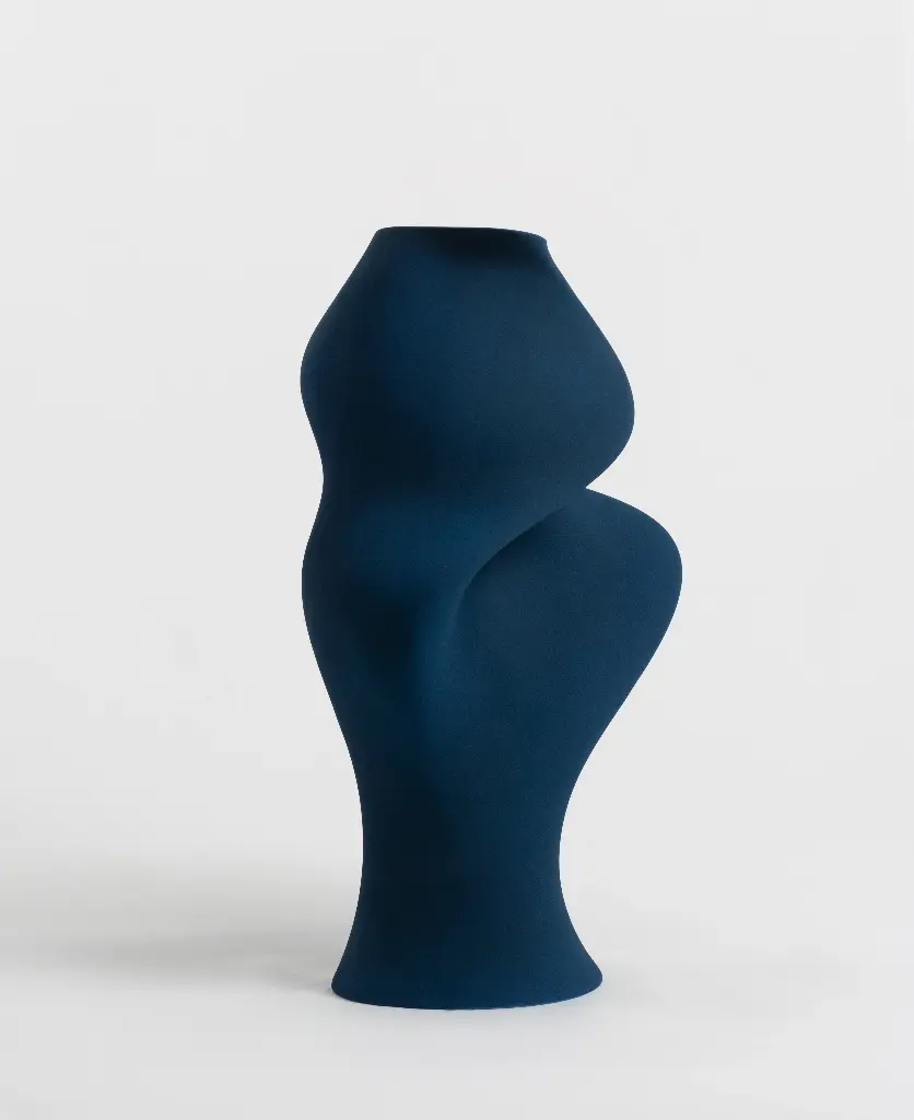 sonia_superdeep_blue_01.webp