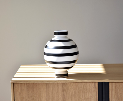 [G21735L] BALL : Vase Black et White 19x26 cm