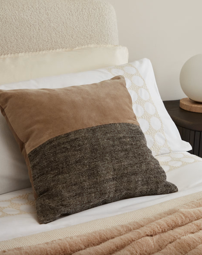 [X0500270JJ01] MIKAYLA : Coussin en lin coton et velours vert et naturel 45x45 cm
