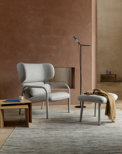 [S00010BB11] INARI : Fauteuil et son repose pied en tissu et acier beige