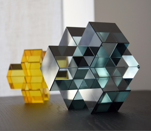 [34PH24440] CUBICA : Set de 2 cubes en cristal coloré 15 x 15 cm