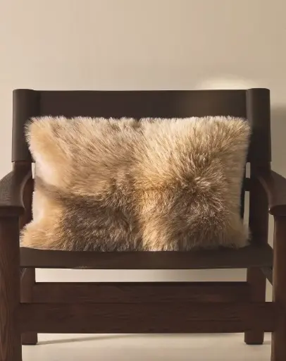 [X00838FA12] LISARA : Housse de coussin écru bicolore en fausse fourrure 40 x 60 cm