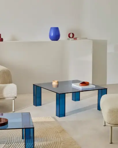 [T0600054CC26] ADULARIA : Table auxiliaire en verre trempé bleu 85 x 85 cm