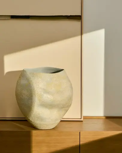 [D00836KK39] MEDIRA : Vase en céramique écru et jaune 35 cm