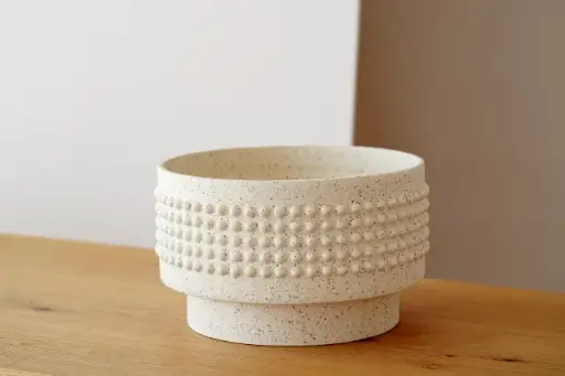 [34JZ24029] SOHO : Centre de table en céramique 25x25x15,5 cm