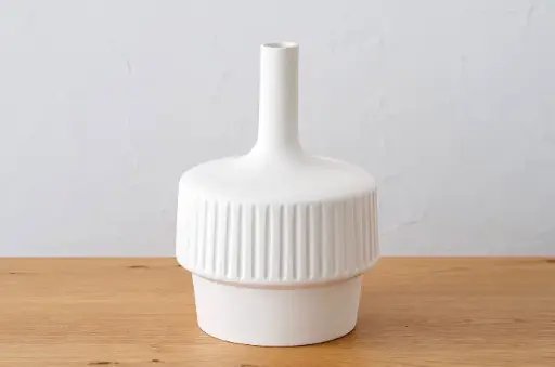 [34JZ25619] VESTA : Petit vase blanc mat en céramique 20x20x30 cm