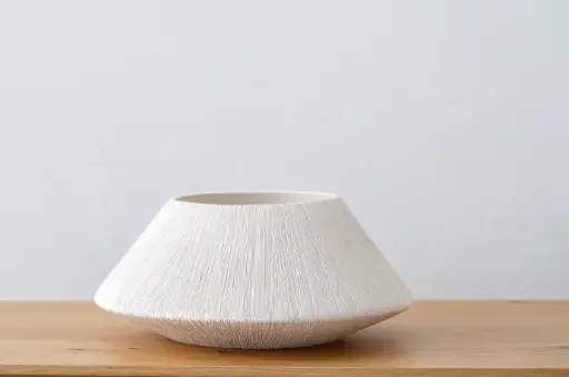 [SP25345] EINÉS : Centre de table en céramique blanc 33x33x15.5 cm