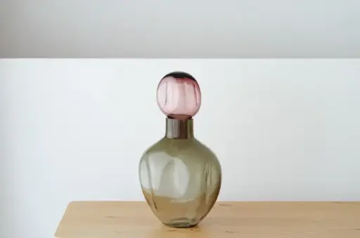 [34DL25063] ALLA : Petite bouteille en verre vert et rose 21.5x21.5x43 cm