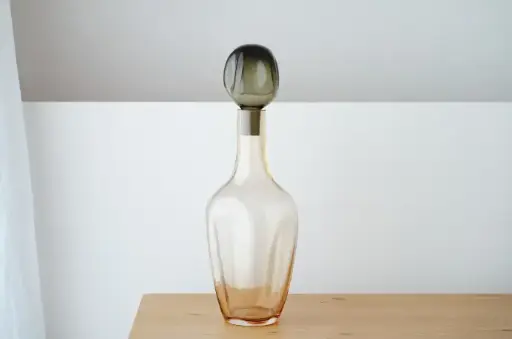 [34DL25064] ALLA : Grande bouteille en verre vert et fumé 18.5x18.5x56 cm
