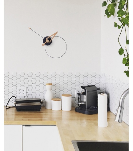 [PICNN] PICO : Horloge avec boîtier noir et aiguilles en chêne