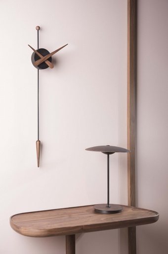 [PTANN] PUNTA : Horloge avec boîtier noir et aiguilles en noyer