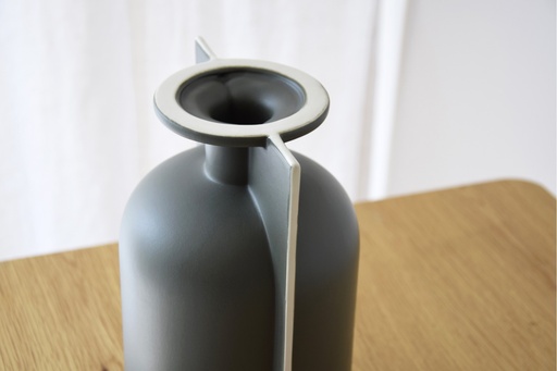 [34JZ23666] LAC : Vase en céramique vert 16x14x25 cm 