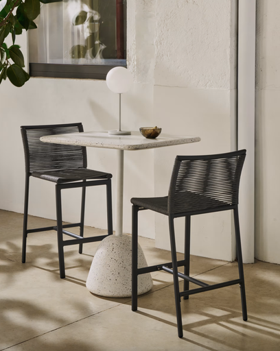 [J01100114PR05] SAURA : Plateau de table d'extérieur carré Saura en terrazzo blanc 70 x 70 cm
Pied de table d'extérieur Saura en terrazzo blanc et acier, finition blanche  41 x 95 cm
359

