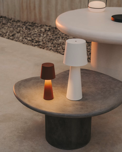 [L0300041RR05] ARENYS : Petite lampe de table extérieure Arenys en métal avec finition blanche